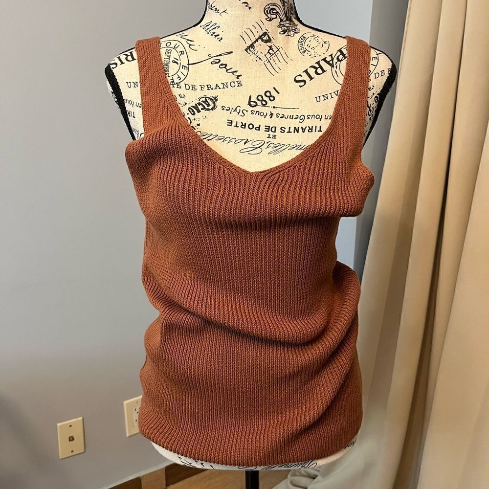 Elizabeth and James Sleeveless tank knit top - Picture 2 of 8